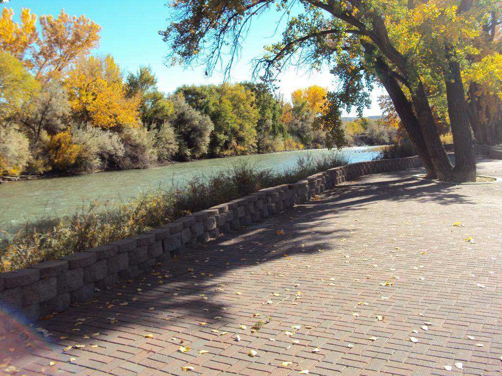 Days By Wyndham Nm Hotel