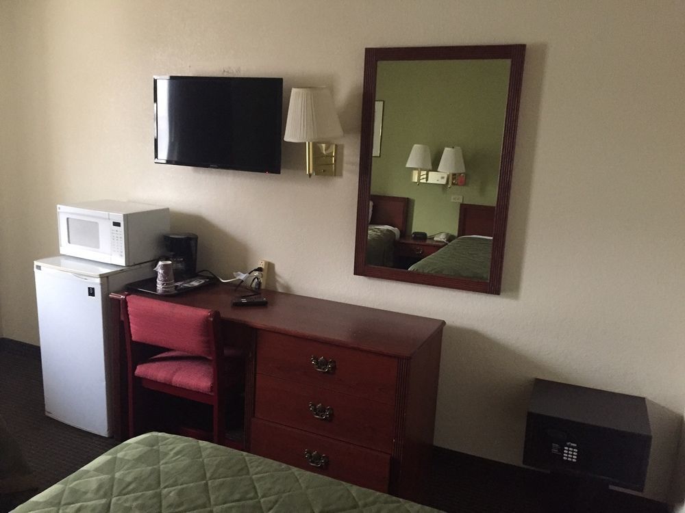 Days By Wyndham Nm Hotel